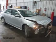 ✅ 2015 Volkswagen Passat SEL Premium • VIN: 1VWCT7A30FC117765 • Lot: 42246170. Wystawiony na IAAI z przebiegiem 132 693 mil. Bezpłatny archiwum sprzedaży aukcyjnych z USA i szczegółowy raport historii pojazdu na DreamBid. Zdjęcie 1.