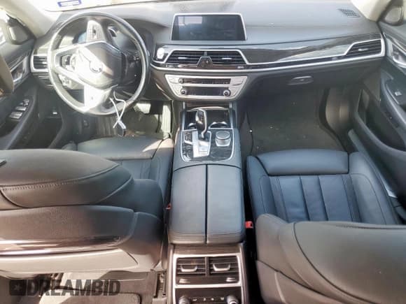 ✅ 2021 BMW 7 Series 740i • VIN: WBA7T2C0XMCF20207 • Lot: 84243415. Wystawiony na Copart z przebiegiem Nie podano. Bezpłatny archiwum sprzedaży aukcyjnych z USA i szczegółowy raport historii pojazdu na DreamBid. Zdjęcie 8.