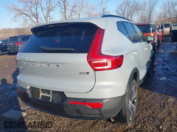 ✅ 2024 Volvo XC40 Core Bright Theme • VIN: YV4L12UK2R2212754 • Lot: 41650426. Listed on IAAI with 15,257 mi. Free auction sales archive from the USA and detailed vehicle history report at DreamBid. Image 4.