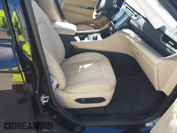 ✅ 2024 Jeep Grand Cherokee Limited • VIN: 1C4RJGBG3RC158318 • Лот: 43673377. Опубликован ранее на IAAI с пробегом 4 827 миль. Бесплатный доступ к архиву аукционных продаж из США и подробный отчёт об истории автомобиля на DreamBid. Изображение 5.