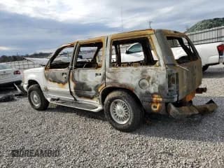 ✅ 1994 Ford Explorer Eddie Bauer • VIN: 1FMDU34X6RUE33709 • Lot: 44447075. Wystawiony na Copart z przebiegiem Nie podano. Bezpłatny archiwum sprzedaży aukcyjnych z USA i szczegółowy raport historii pojazdu na DreamBid. Zdjęcie 2.