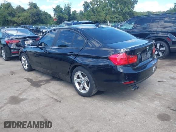 ✅ 2013 BMW 3 Series 328i xDrive • VIN: WBA3B3C55DF530674 • Lot: 43168227. Listed on IAAI with 89,884 mi. Free auction sales archive from the USA and detailed vehicle history report at DreamBid. Image 3.