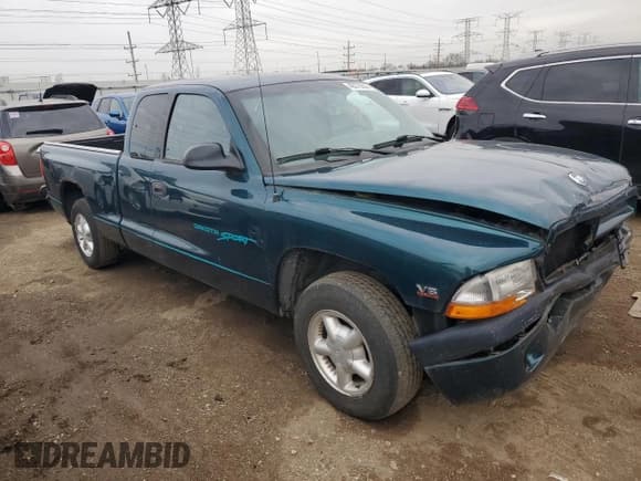 ✅ 1998 Dodge Dakota SLT • VIN: 1B7GL22X1WS754968 • Lot: 49078635. Wystawiony na Copart z przebiegiem 138 116 mil. Bezpłatny archiwum sprzedaży aukcyjnych z USA i szczegółowy raport historii pojazdu na DreamBid. Zdjęcie 4.