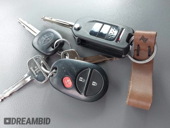 ✅ 2013 Toyota Tundra • VIN: 5TFDW5F15DX311675 • Lot: 43088017. Listed on IAAI with 202,157 mi. Free auction sales archive from the USA and detailed vehicle history report at DreamBid. Image 11.