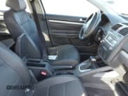 ✅ 2008 Volkswagen Jetta SE • VIN: 3VWRZ71K48M014558 • Lot: 41685615. Wystawiony na IAAI z przebiegiem Nie podano. Bezpłatny archiwum sprzedaży aukcyjnych z USA i szczegółowy raport historii pojazdu na DreamBid. Zdjęcie 5.