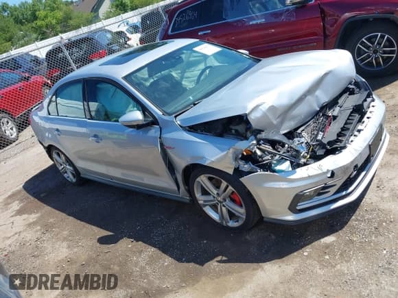 ✅ 2016 Volkswagen Jetta GLI SE • VIN: 3VW4T7AJ5GM227388 • Lot: 39520875. Wystawiony na IAAI z przebiegiem 71 008 mil. Bezpłatny archiwum sprzedaży aukcyjnych z USA i szczegółowy raport historii pojazdu na DreamBid. Zdjęcie 13.