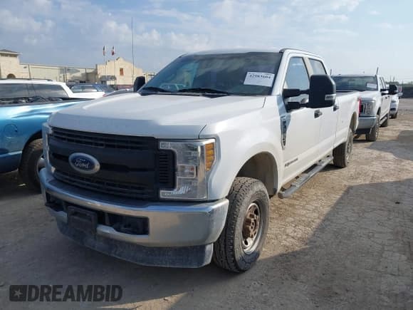 ✅ 2019 Ford F-250 XL • VIN: 1FT7W2BT1KEF78761 • Lot: 42983604. Listed on IAAI with 122,326 mi. Free auction sales archive from the USA and detailed vehicle history report at DreamBid. Image 17.