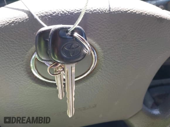 ✅ 2004 Toyota Sequoia SR5 • VIN: 5TDZT34A54S215668 • Lot: 43621585. Listed on IAAI with 261,714 mi. Free auction sales archive from the USA and detailed vehicle history report at DreamBid. Image 11.