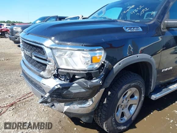 2019 Ram 1500 Tradesman z VIN 1C6SRFCT6KN601725, wystawiony jako IAAI lot #42523092 z przebiegiem 157 264 mil mil oraz . Historia ofert i sprzedaży dostępna na DreamBid. Obrazek 18.