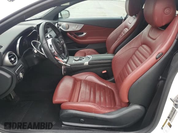 ✅ 2019 Mercedes-Benz C 300 • VIN: WDDWJ8DB6KF839187 • Lot: 55546155. Wystawiony na Copart z przebiegiem 54 663 mil. Bezpłatny archiwum sprzedaży aukcyjnych z USA i szczegółowy raport historii pojazdu na DreamBid. Zdjęcie 7.