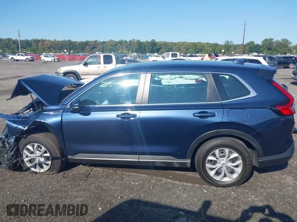 ✅ 2024 Honda CR-V LX • VIN: 2HKRS4H21RH423264 • Lot: 43174412. Wystawiony na IAAI z przebiegiem 23 886 mil. Bezpłatny archiwum sprzedaży aukcyjnych z USA i szczegółowy raport historii pojazdu na DreamBid. Zdjęcie 15.