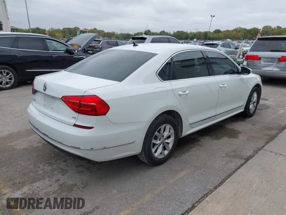 ✅ 2016 Volkswagen Passat S • VIN: 1VWAT7A3XGC040380 • Lot: 43458929. Listed on IAAI with 58,845 mi. Free auction sales archive from the USA and detailed vehicle history report at DreamBid. Image 4.