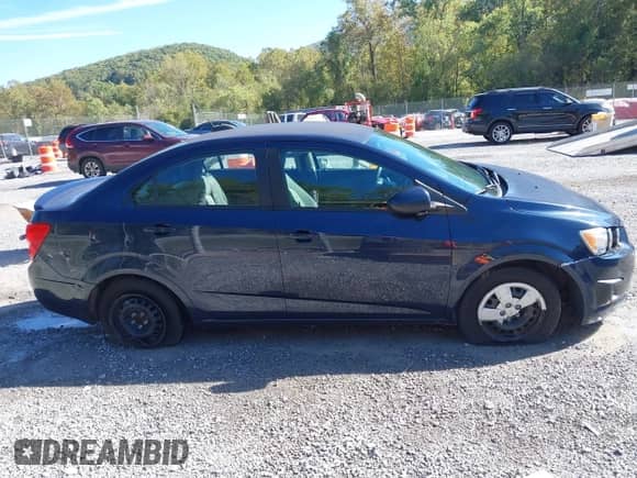 2016 Chevrolet Sonic LS z VIN 1G1JA5SH8G4180115, wystawiony jako IAAI lot #43336527 z przebiegiem 97 703 mil mil oraz . Historia ofert i sprzedaży dostępna na DreamBid. Obrazek 13.