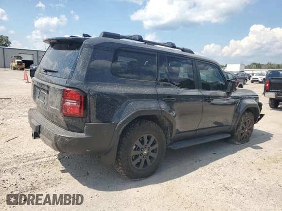 ✅ 2024 Toyota Land Cruiser • VIN: JTEABFAJ7RK010563 • Lot: 71545225. Wystawiony na Copart z przebiegiem 24 900 mil. Bezpłatny archiwum sprzedaży aukcyjnych z USA i szczegółowy raport historii pojazdu na DreamBid. Zdjęcie 3.