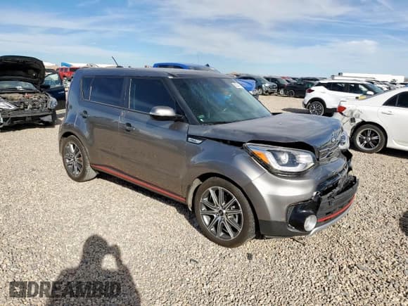 ✅ 2018 Kia Soul + • VIN: KNDJX3AA5J7575759 • Lot: 93074025. Wystawiony na Copart z przebiegiem 123 014 mil. Bezpłatny archiwum sprzedaży aukcyjnych z USA i szczegółowy raport historii pojazdu na DreamBid. Zdjęcie 4.