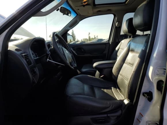 ✅ 2004 Ford Escape XLT • VIN: 1FMCU03134KA56090 • Lot: 69584775. Wystawiony na Copart z przebiegiem 128 925 mil. Bezpłatny archiwum sprzedaży aukcyjnych z USA i szczegółowy raport historii pojazdu na DreamBid. Zdjęcie 7.