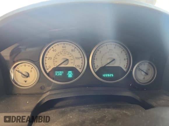 ✅ 2010 Chrysler Town & Country Touring Plus • VIN: 2A4RR8DX4AR495033 • Lot: 85886445. Wystawiony na Copart z przebiegiem 122 825 mil. Bezpłatny archiwum sprzedaży aukcyjnych z USA i szczegółowy raport historii pojazdu na DreamBid. Zdjęcie 9.