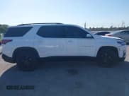 ✅ 2022 Chevrolet Traverse LT • VIN: 1GNERHKW9NJ185928 • Lot: 41287567. Wystawiony na IAAI z przebiegiem 97 223 mil. Bezpłatny archiwum sprzedaży aukcyjnych z USA i szczegółowy raport historii pojazdu na DreamBid. Zdjęcie 13.