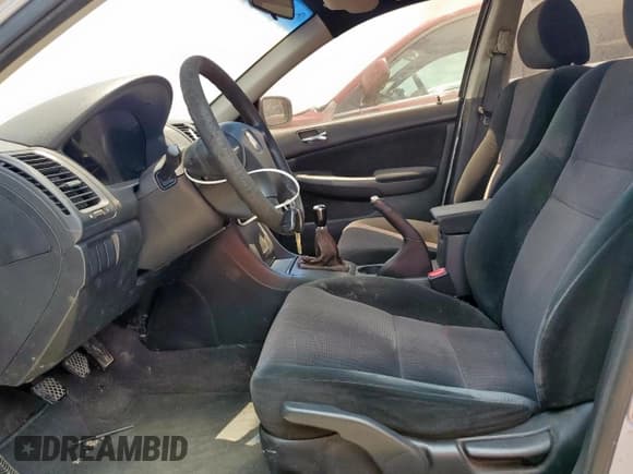 ✅ 2004 Honda Accord DX • VIN: 1HGCM55174A071746 • Lot: 60918825. Listed on Copart with 252,766 mi. Free auction sales archive from the USA and detailed vehicle history report at DreamBid. Image 7.