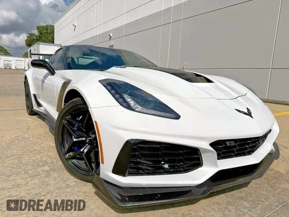 ✅ 2019 Chevrolet Corvette ZR1 3ZR • VIN: 1G1Y52D97K5801838 • Lot: 86825935. Wystawiony na Copart z przebiegiem 15 218 mil. Bezpłatny archiwum sprzedaży aukcyjnych z USA i szczegółowy raport historii pojazdu na DreamBid. Zdjęcie 1.