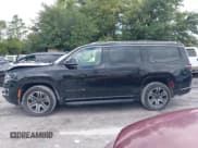 ✅ 2024 Jeep Wagoneer Series II • VIN: 1C4SJUBP5RS172355 • Lot: 42825997. Wystawiony na IAAI z przebiegiem 43 787 mil. Bezpłatny archiwum sprzedaży aukcyjnych z USA i szczegółowy raport historii pojazdu na DreamBid. Zdjęcie 14.