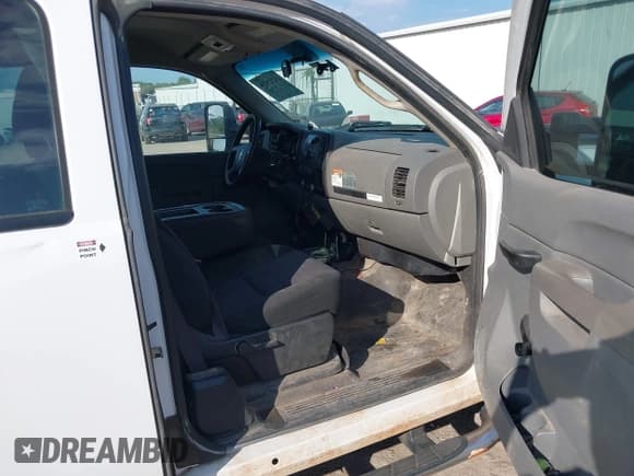 ✅ 2011 Chevrolet Silverado 2500HD Work Truck • VIN: 1GC2KVCG6BZ332676 • Lot: 43212579. Wystawiony na IAAI z przebiegiem 255 754 mil. Bezpłatny archiwum sprzedaży aukcyjnych z USA i szczegółowy raport historii pojazdu na DreamBid. Zdjęcie 5.