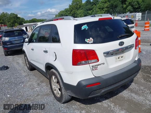✅ 2011 Kia Sorento LX • VIN: 5XYKTCA1XBG140577 • Lot: 42979537. Listed on IAAI with 198,805 mi. Free auction sales archive from the USA and detailed vehicle history report at DreamBid. Image 3.