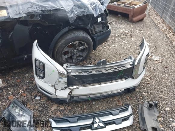 ✅ 2020 Mitsubishi Outlander ES • VIN: JA4AR3AUXLU020549 • Lot: 41410244. Listed on IAAI with 65,666 mi. Free auction sales archive from the USA and detailed vehicle history report at DreamBid. Image 19.