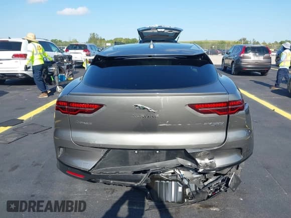 ✅ 2020 Jaguar I-Pace HSE • VIN: SADHD2S13L1F84022 • Lot: 42212391. Wystawiony na IAAI z przebiegiem 18 018 mil. Bezpłatny archiwum sprzedaży aukcyjnych z USA i szczegółowy raport historii pojazdu na DreamBid. Zdjęcie 16.