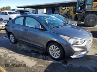 ✅ 2018 Hyundai Accent SE • VIN: 3KPC24A33JE018279 • Лот: 43837395. Опубликован ранее на Copart с пробегом 96 526 миль. Бесплатный доступ к архиву аукционных продаж из США и подробный отчёт об истории автомобиля на DreamBid. Изображение 4.