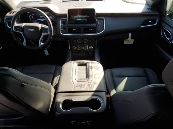 2024 Chevrolet Suburban LT z VIN 1GNSCCKD4RR192203, wystawiony jako Copart lot #73304094 z przebiegiem 14 731 mil mil oraz Szkoda całkowita • Salvage title. Historia ofert i sprzedaży dostępna na DreamBid. Obrazek 8.