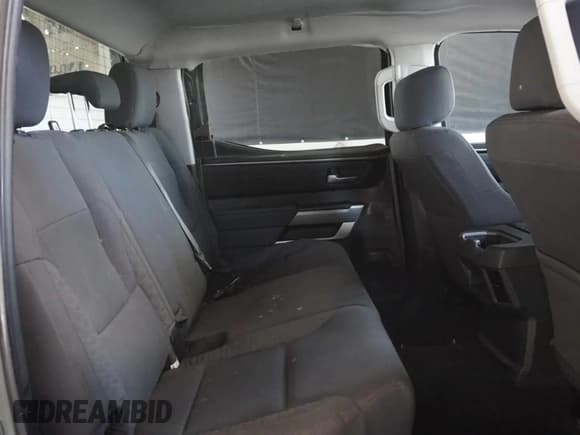 ✅ 2022 Toyota Tundra SR5 • VIN: 5TFLA5EC6NX007530 • Лот: 48042105. Опубликован ранее на Copart с пробегом 30 852 миль. Бесплатный доступ к архиву аукционных продаж из США и подробный отчёт об истории автомобиля на DreamBid. Изображение 6.