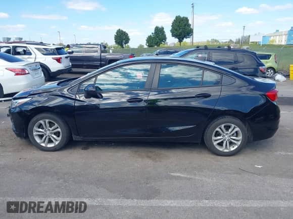 ✅ 2019 Chevrolet Cruze LS • VIN: 1G1BC5SMXK7130108 • Lot: 43291626. Wystawiony na IAAI z przebiegiem 97 511 mil. Bezpłatny archiwum sprzedaży aukcyjnych z USA i szczegółowy raport historii pojazdu na DreamBid. Zdjęcie 14.