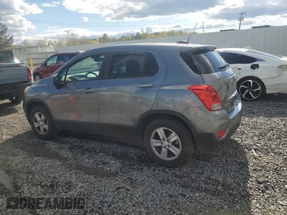 ✅ 2020 Chevrolet Trax LS • VIN: 3GNCJNSB5LL290286 • Lot: 82350215. Wystawiony na Copart z przebiegiem 69 895 mil. Bezpłatny archiwum sprzedaży aukcyjnych z USA i szczegółowy raport historii pojazdu na DreamBid. Zdjęcie 2.