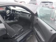 ✅ 2014 Ford Mustang V6 • VIN: 1ZVBP8AM7E5323859 • Лот: 43558919. Опубликован ранее на IAAI с пробегом 122 796 миль. Бесплатный доступ к архиву аукционных продаж из США и подробный отчёт об истории автомобиля на DreamBid. Изображение 5.