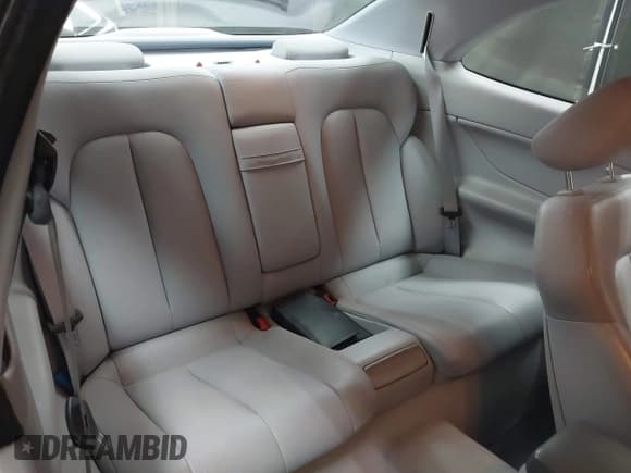 ✅ 2001 Mercedes-Benz CLK 320/430 • VIN: WDBLJ65GX1T091389 • Lot: 42058375. Wystawiony na IAAI z przebiegiem 215 750 mil. Bezpłatny archiwum sprzedaży aukcyjnych z USA i szczegółowy raport historii pojazdu na DreamBid. Zdjęcie 8.