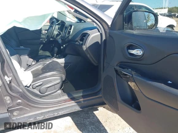 ✅ 2020 Jeep Cherokee Latitude Plus • VIN: 1C4PJMLB7LD537879 • Lot: 43376889. Wystawiony na IAAI z przebiegiem 44 051 mil. Bezpłatny archiwum sprzedaży aukcyjnych z USA i szczegółowy raport historii pojazdu na DreamBid. Zdjęcie 5.