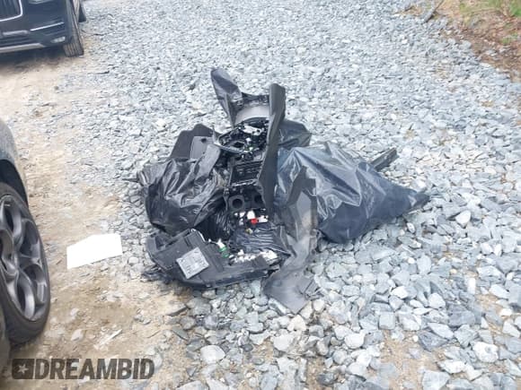 ✅ 2018 Alfa Romeo Giulia Ti Sport • VIN: ZARFAEEN5J7597346 • Лот: 42144332. Опубликован ранее на IAAI с пробегом Не указан. Бесплатный доступ к архиву аукционных продаж из США и подробный отчёт об истории автомобиля на DreamBid. Изображение 12.