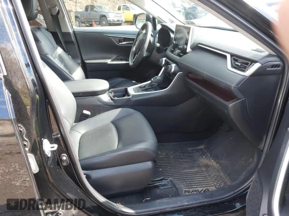 ✅ 2021 Toyota RAV4 Hybrid Limited • VIN: 4T3D6RFVXMU051949 • Lot: 43598116. Wystawiony na IAAI z przebiegiem 65 632 mil. Bezpłatny archiwum sprzedaży aukcyjnych z USA i szczegółowy raport historii pojazdu na DreamBid. Zdjęcie 5.