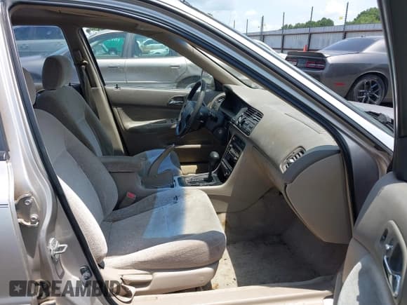 ✅ 1997 Honda Accord EX • VIN: 1HGCE1894VA008614 • Lot: 42550249. Listed on IAAI with 258,207 mi. Free auction sales archive from the USA and detailed vehicle history report at DreamBid. Image 5.