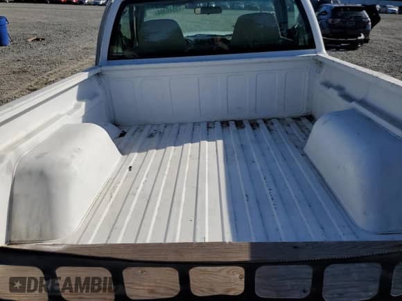 1998 Chevrolet S-10 LS z VIN 1GCCS1449WK251610, wystawiony jako Copart lot #73540304 z przebiegiem 276 404 mil mil oraz Szkoda całkowita • Salvage title. Historia ofert i sprzedaży dostępna na DreamBid. Obrazek 10.