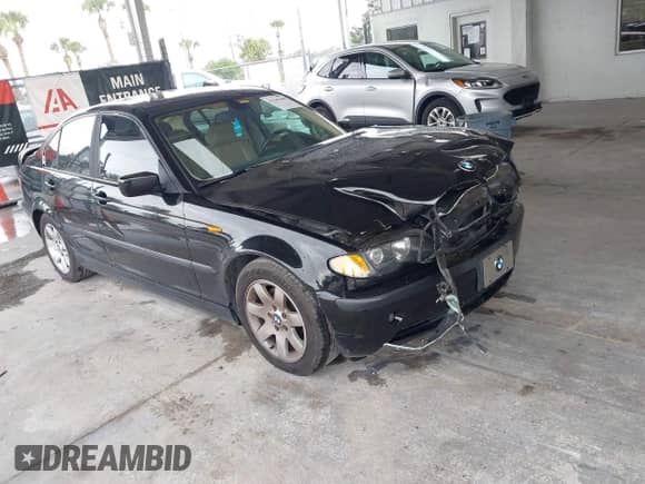 2003 BMW 3 Series 325i с VIN WBAET37493NJ35943, выставлен на аукционе IAAI как лот 43349448 с пробегом 131 055 миль миль и . История ставок и продаж доступна на DreamBid. Изображение 1.
