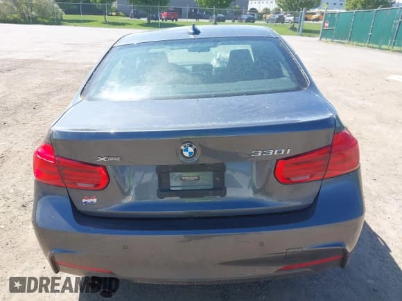 ✅ 2017 BMW 3 Series 330i xDrive • VIN: WBA8D9C33HA004810 • Lot: 42299640. Listed on IAAI with 99,641 mi. Free auction sales archive from the USA and detailed vehicle history report at DreamBid. Image 16.