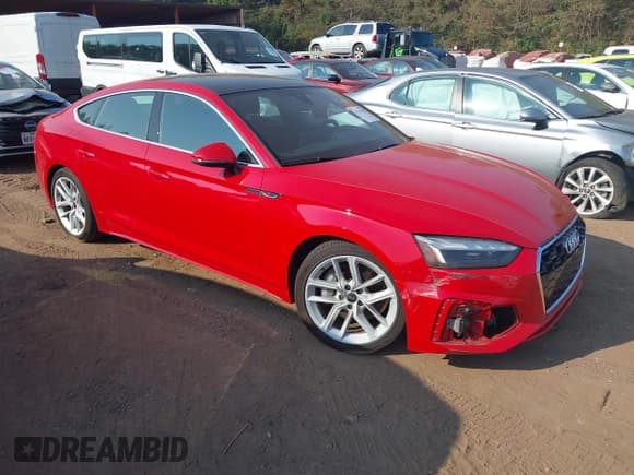 ✅ 2024 Audi A5 Sportback S line Premium Plus • VIN: WAUFACF53RA010702 • Lot: 43267956. Wystawiony na IAAI z przebiegiem 46 783 mil. Bezpłatny archiwum sprzedaży aukcyjnych z USA i szczegółowy raport historii pojazdu na DreamBid. Zdjęcie 1.