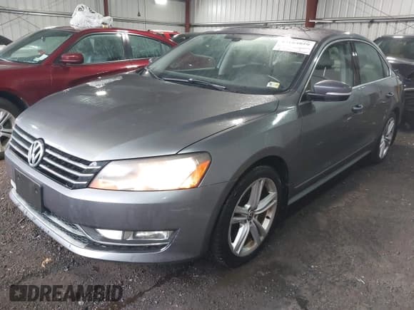 ✅ 2015 Volkswagen Passat SE • VIN: 1VWBT7A3XFC076153 • Lot: 43164859. Wystawiony na IAAI z przebiegiem 122 871 mil. Bezpłatny archiwum sprzedaży aukcyjnych z USA i szczegółowy raport historii pojazdu na DreamBid. Zdjęcie 2.