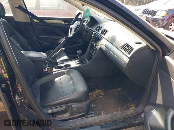 ✅ 2014 Volkswagen Passat SE • VIN: 1VWBT7A34EC063056 • Lot: 43203778. Listed on IAAI with 85,274 mi. Free auction sales archive from the USA and detailed vehicle history report at DreamBid. Image 5.