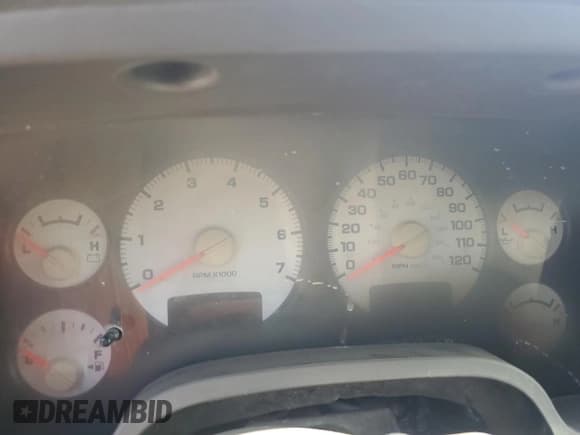 ✅ 2005 Dodge 2500 ST • VIN: 3D7KS26D55G817868 • Lot: 63624165. Wystawiony na Copart z przebiegiem Nie podano. Bezpłatny archiwum sprzedaży aukcyjnych z USA i szczegółowy raport historii pojazdu na DreamBid. Zdjęcie 9.