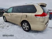 ✅ 2012 Toyota Sienna LE • VIN: 5TDKK3DC4CS186216 • Lot: 96060625. Wystawiony na Copart z przebiegiem 211 342 mil. Bezpłatny archiwum sprzedaży aukcyjnych z USA i szczegółowy raport historii pojazdu na DreamBid. Zdjęcie 2.