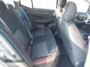 ✅ 2024 Nissan Versa SR • VIN: 3N1CN8FV9RL921121 • Lot: 43031422. Wystawiony na IAAI z przebiegiem 19 167 mil. Bezpłatny archiwum sprzedaży aukcyjnych z USA i szczegółowy raport historii pojazdu na DreamBid. Zdjęcie 8.