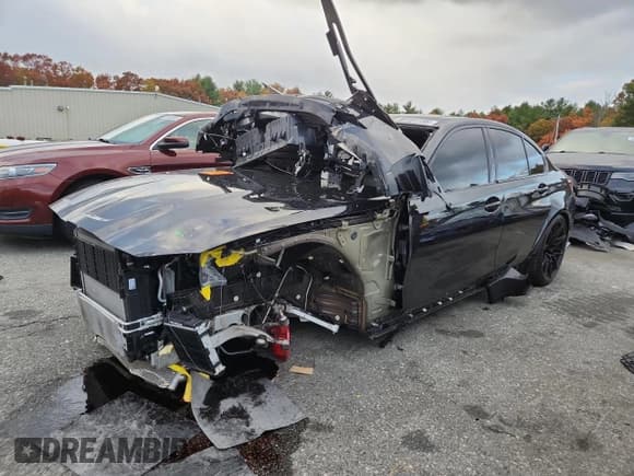 ✅ 2025 BMW M3 Competition xDrive • VIN: WBS33HJ02SFU60075 • Lot: 90101735. Listed on Copart with 3,210 mi. Free auction sales archive from the USA and detailed vehicle history report at DreamBid. Image 1.